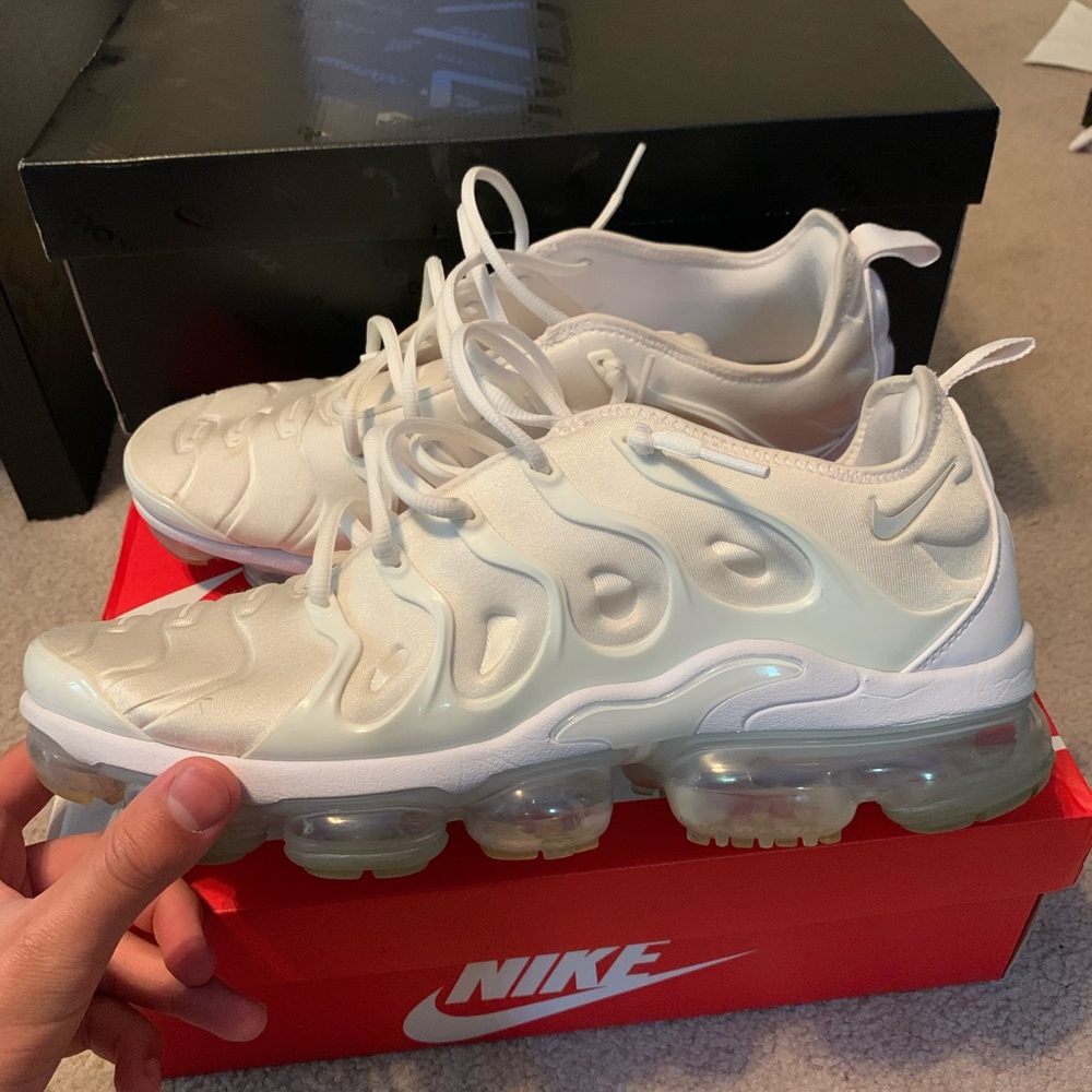 VNDS Nike White Vapormax Plus